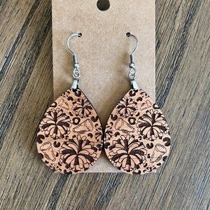 NEW Cheer dangle earrings
